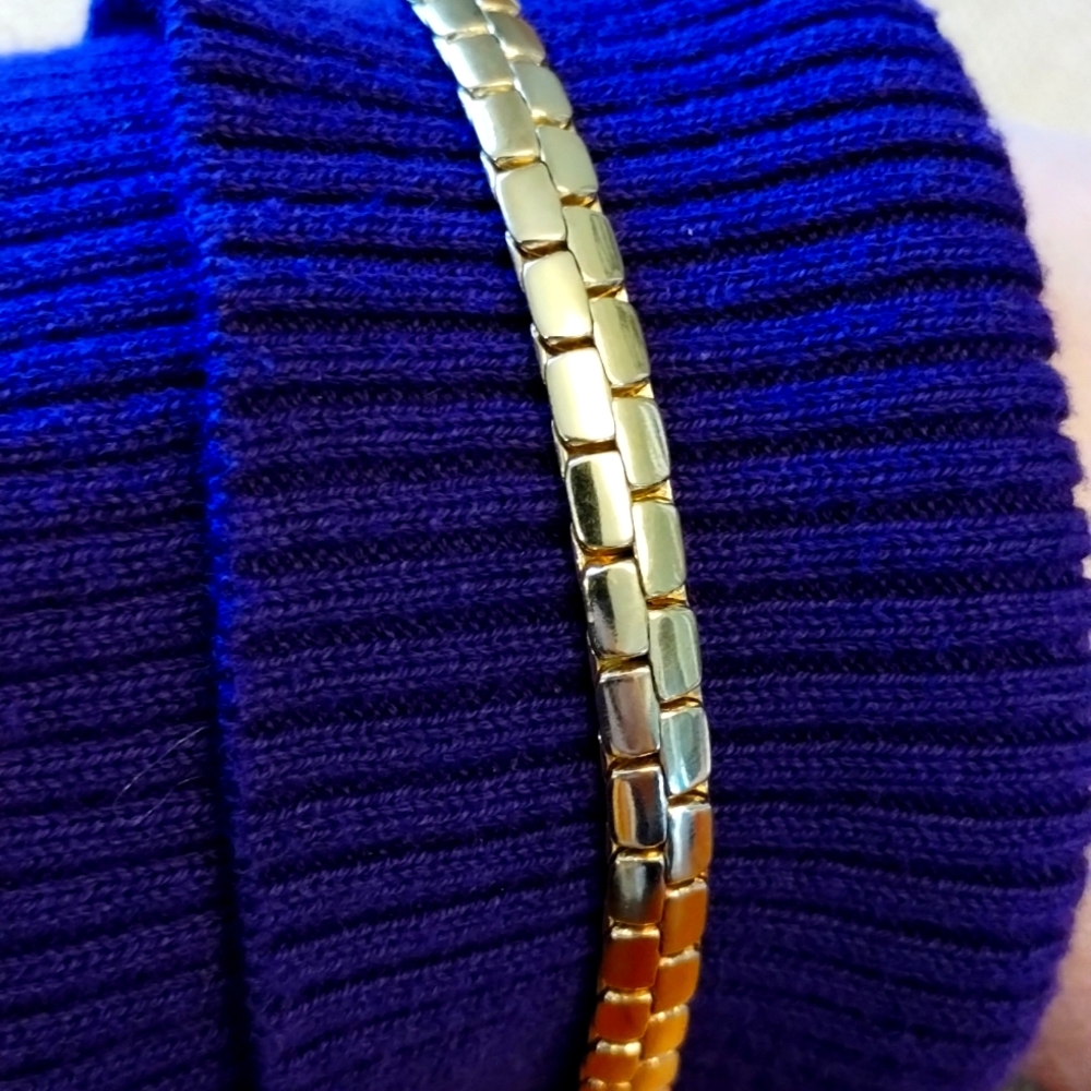 Vintage 1993 Avon Gold Tone Flat Chain Link Bracelet